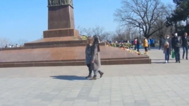 Одесса. Аллея Славы. Памятник неизвестному матросу. 11 апреля 2021 смотреть онлайн