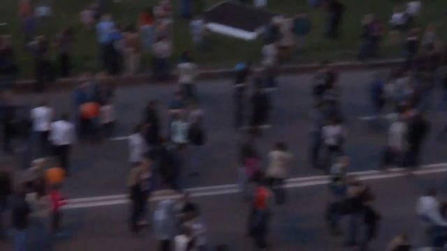 Кемеровчане принесли матрас, чтобы посмотреть фейерверк с комфортом смотреть онлайн