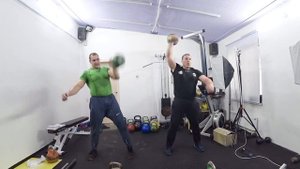 Рывок гири Классичкая тренировка. Иван Денисов, гири, штанга, тренажер для гребли.