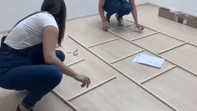 Видео-инструкция как установить шпалера для вьющихся растений торговой марки "НАЙДИ"