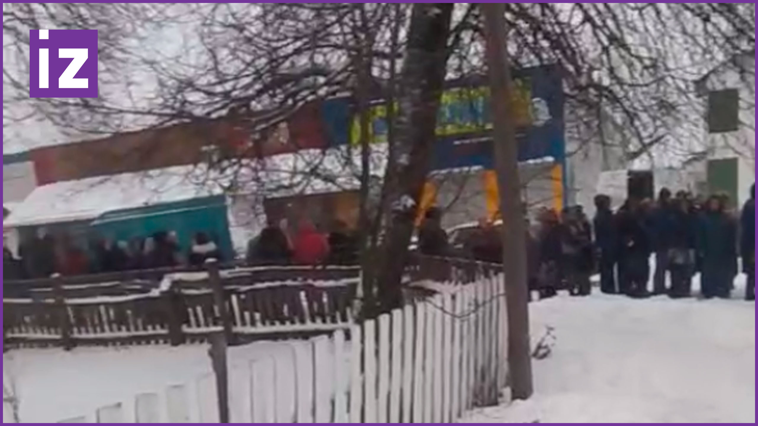 Огромная очередь за польской гуманитаркой в украинском Ивано-Франковске / Известия