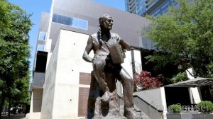 Discover Austin: The Willie Nelson Statue - Episode 5