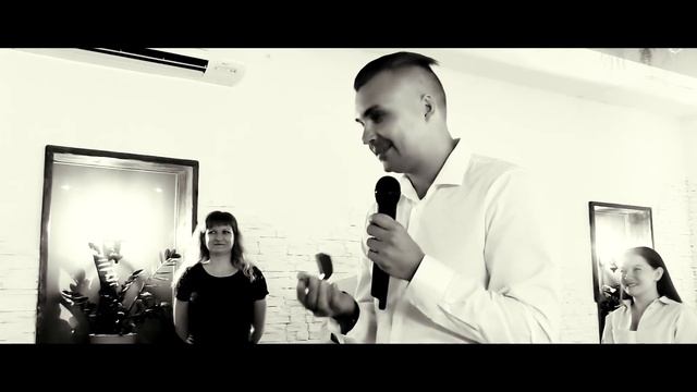 Парень поймал букет на свадьбе для своей девушки и сделал предложение смотреть онлайн