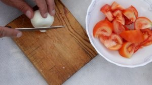 Салат из помидоров с луком