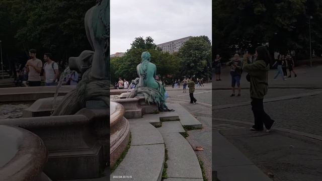 20/08/22 Neptun Brunnen in Berlin. Mega Fontana ist nett! Фонтан "Нептун" #shorts #germany