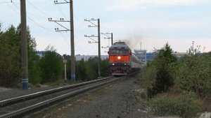 ТЭП70-0521 с пассажирским поездом Казань — Новый Уренгой