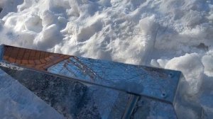 снегорез, скребок для удаления снега с крыши. уборка снега с крыши.