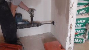 Makita HR5001c . Безударное сверление кирпича под подрозетники.