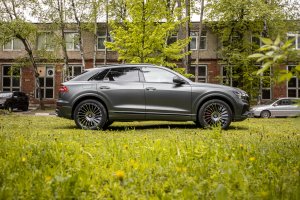 Полная оклейка Audi Q8 матовой полиуретановой плёнкой