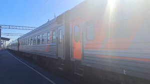 ЭП1М-689 с поездом №178С «Таврия» Симферополь - Москва