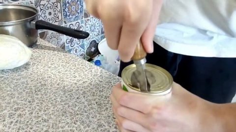 Как открыть консервы с помощью (((КОНСЕРВНОГО НоЖ))) ответ тут!!!!
