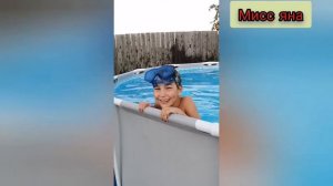 Каркасный бассейн, мисс Яна купается прыгает делает трюки
