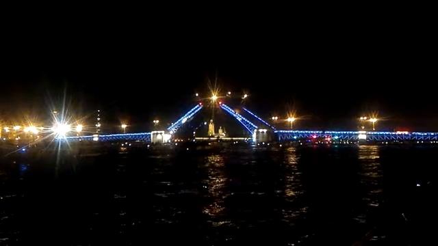 Разводка Дворцового моста. смотреть онлайн