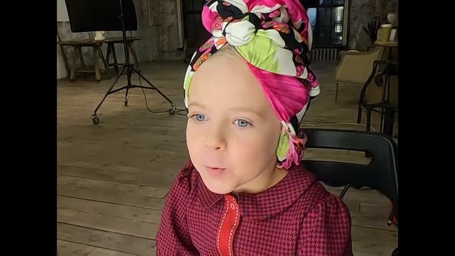 Эмилия Полякова. Фотосессия для журнала. смотреть онлайн