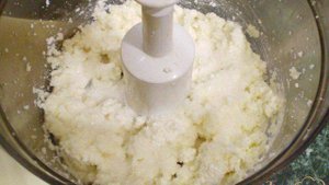 Творожный десерт с йогуртом и клубникой