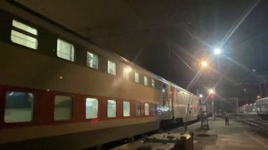 "4 вагона" Прибытие двух этажного  поезда  Имеретинский Курорт - Уфа под тягой ЭП2К