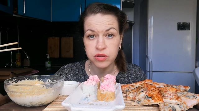 МУКБАНГ РОЛЛЫ, ПИЦЦА, САЛАТ/MUKBANG HALK FAMILY ЕДА
