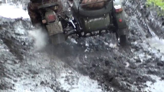 Мотоцикл Урал по жуткой грязи смотреть онлайн
