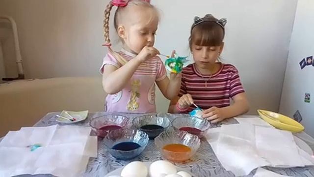 Как покрасить яйца на Пасху Легко и Быстро ⭐Звёзды Мариника и Софи смотреть онлайн