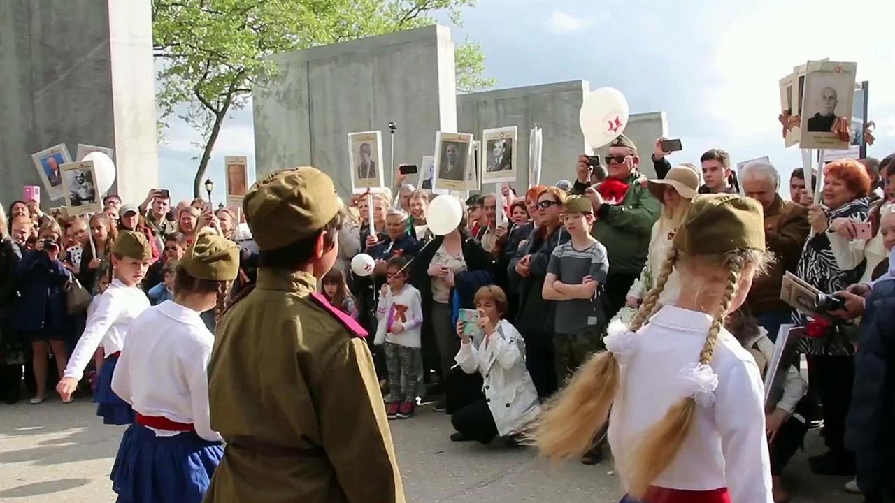 Акции "Бессмертного полка" проходят по всему миру