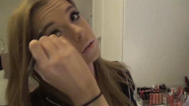 Get Ready With Me & Mini Vlog | One Year Anniversary Date! смотреть онлайн