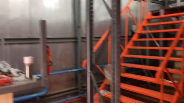 Завершаем работы по установке 2-этажного мезонина-стеллажа в Челябинске
