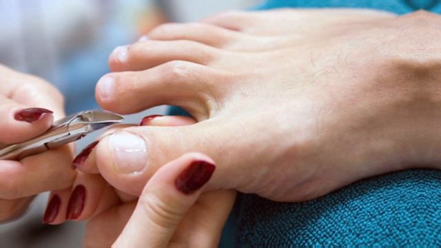 ЭТОТ ЗАПАХ - РЕАЛЬНОЕ БИОЛОГИЧЕСКОЕ ОРУЖИЕ! КАК БОРОТЬСЯ С ЗАПАХОМ И ПОТЛИВОСТЬЮ НОГ НАРОДНЫМИ МЕТО