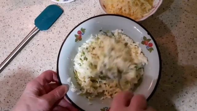 КОНВЕРТИКИ ИЗ ЛАВАША С ЛУКОМ, ЯЙЦОМ И СЫРОМ.  БЫСТРЫЙ И ВКУСНЫЙ ЗАВТРАК.
