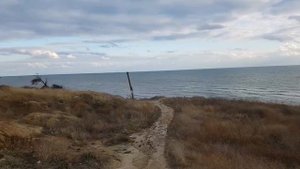 Пляж Поселка Волна. Вид На Порт Тамань. Как в фильме ужасов.