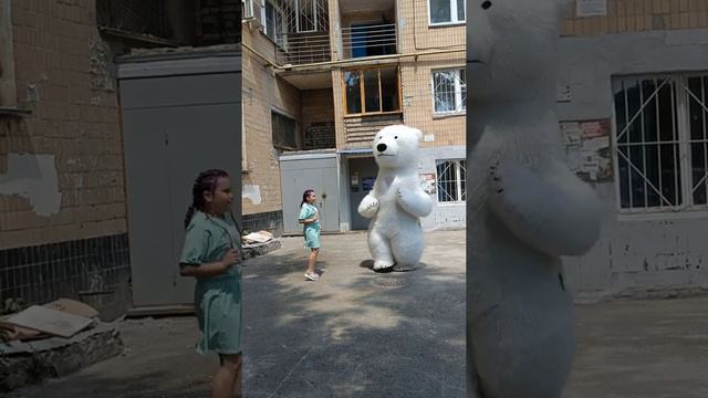Пляски с именинницей Поздравление от белого медведя