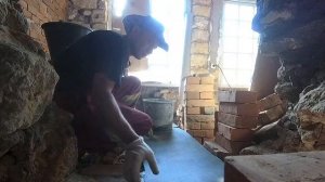 Выкладываю стены из кирпича в санузле