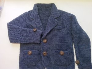 Пиджак (жакет) спицами . Вяжем сверху без швов..mp4