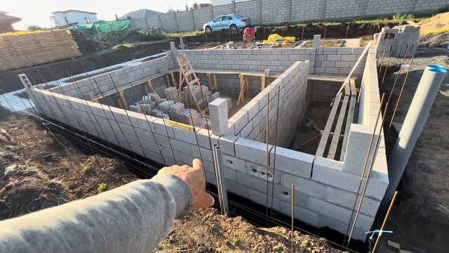Фундамент с подвалом, погреб часть 5. Кладка шлакоблока, устройство вентиляции. Армировка