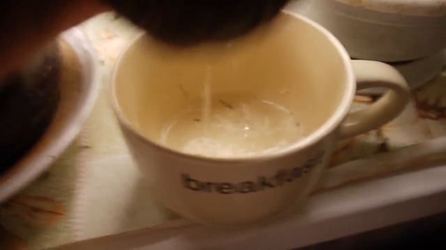 Выливаем воду из кокоса :) смотреть онлайн