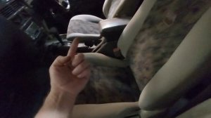 Nissan np300,terrano r50,r20,datsun d22,navara d22.Как поменять местами потертые сидухи.