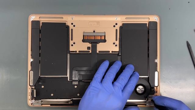 MacBook Air (Retina, 13-inch, 2019) Logic Board & Touch ID Replacement смотреть онлайн