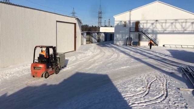 Выгрузка контейнеров погрузчиком смотреть онлайн