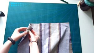 DIY. УТИЛИЗАЦИЯ ОСТАТКОВ ТКАНИ И ЛОСКУТОВ. КАК СШИТЬ МЯГКИЙ ПУФИК БЕЗ КАРКАСА. БЛОК ШАХМАТНАЯ ДОСКА