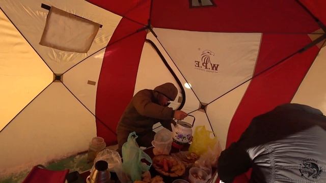 Рыбалка с комфортом на ловили щук, первый лёд продолжает. смотреть онлайн