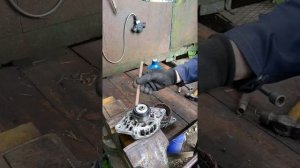 Как открутить шкив генератора на Киа Пиканто
