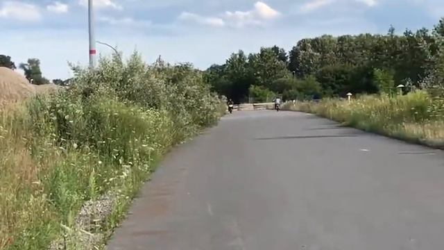 Üben auf der honda CBR 125r смотреть онлайн