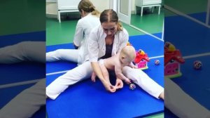 Когда малыш поджимает пальчики на стопах