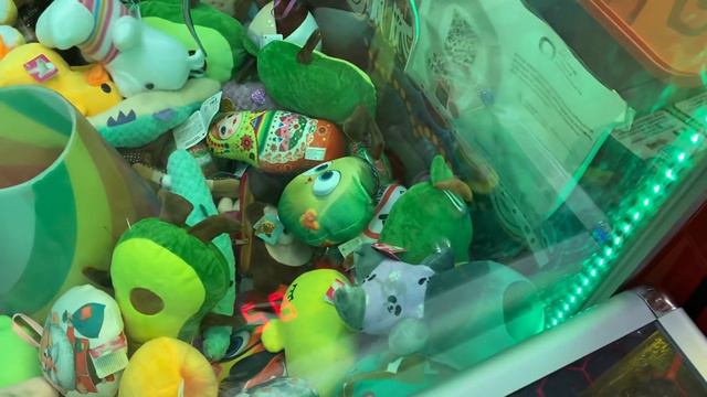 ВОТ СТОЛЬКО ИГРУШЕК МЫ ВЫИГРАЛИ В АППАРАТАХ / СУПЕР ВЕЗЁТ!!! смотреть онлайн