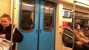 «Уважаемые пассажиры,будьте осторожны,поезд отправляется!» остановка в тоннеле,перед «Дмитровской»
