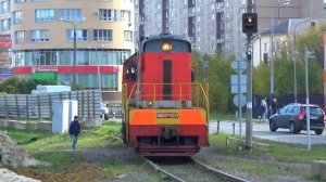 Тепловоз ЧМЭ3Э-6237 выезжает из подъездного пути на станцию Железнодорожная