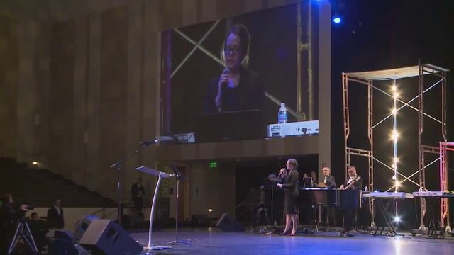 Алина Русавук - Господи все ниже катимся. Пение на Конгрессе в Миннесоте 2015 смотреть онлайн