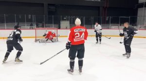 ХОККЕЙНАЯ АМЕРИКАНКА НЕВИДИМОЙ ШАЙБОЙ