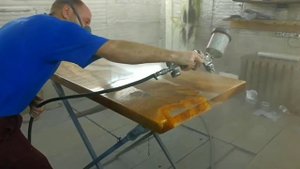 Покрытие столешницы лаком ?