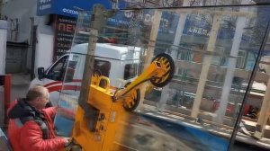 монтаж витрины 5 м2 со стеклопакетом под 200 кило