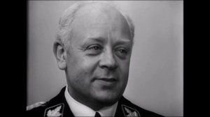 Мюллер смеется